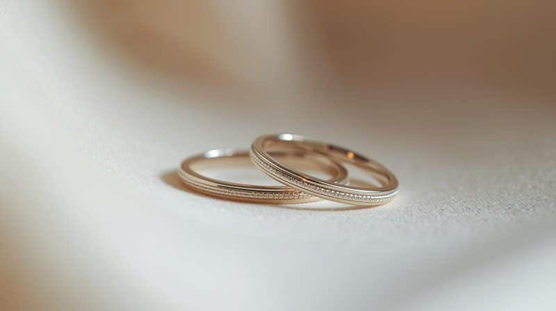 aliancas-de-casamento-finas-e-delicadas-granulacao-ia