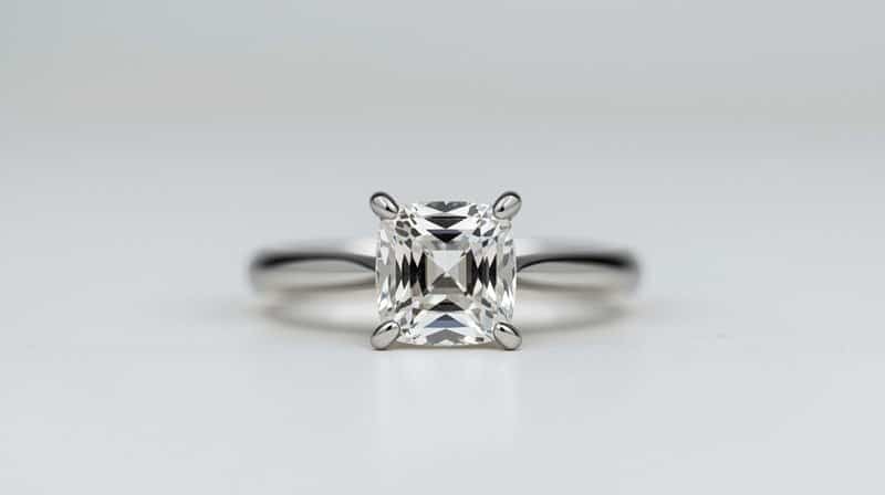 anel-de-noivado-solitario-tradicional-quadrado-ia