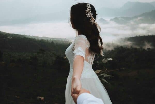 capa-foto-de-noiva-casamento-perfeito-mãos-dadas