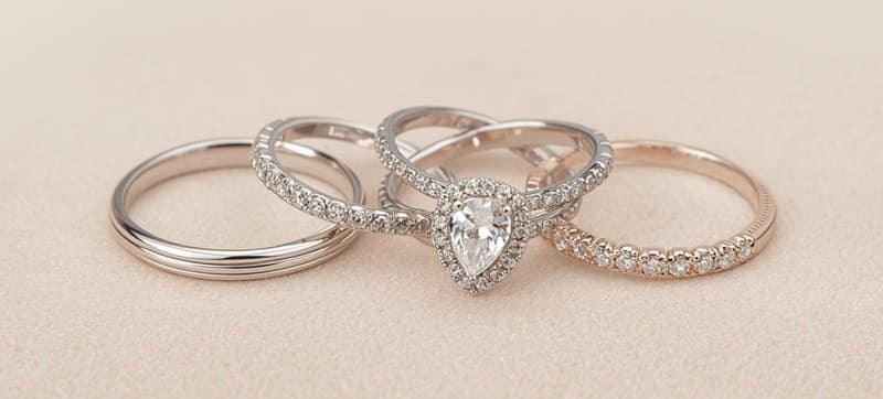 alianca-e-anel-de-noivado-combinando-com-diamantes